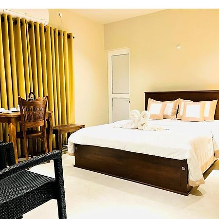 Ceylon Kingsmen Garden Hotel - Katunayake Negombo Kültér fotó