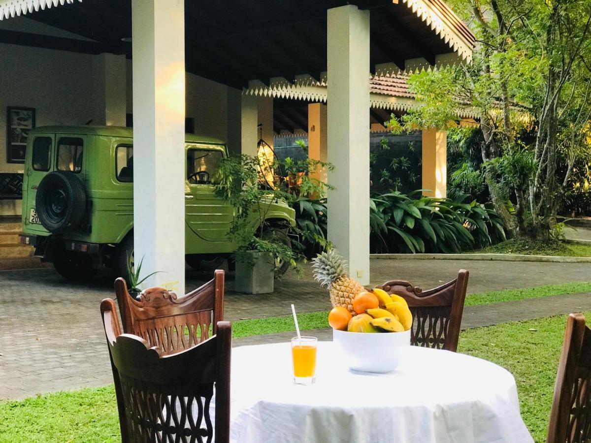 Ceylon Kingsmen Garden Hotel - Katunayake Negombo Kültér fotó