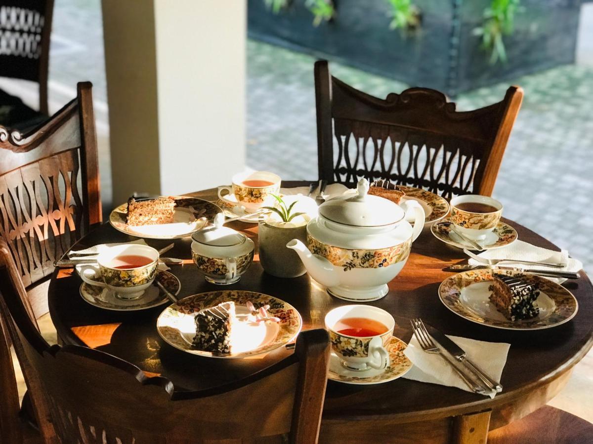 Ceylon Kingsmen Garden Hotel - Katunayake Negombo Kültér fotó