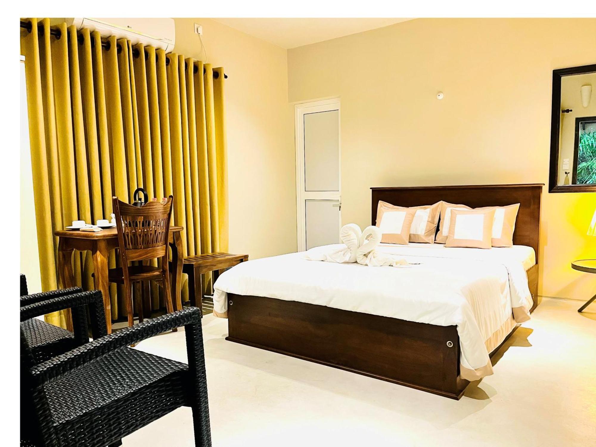 Ceylon Kingsmen Garden Hotel - Katunayake Negombo Kültér fotó