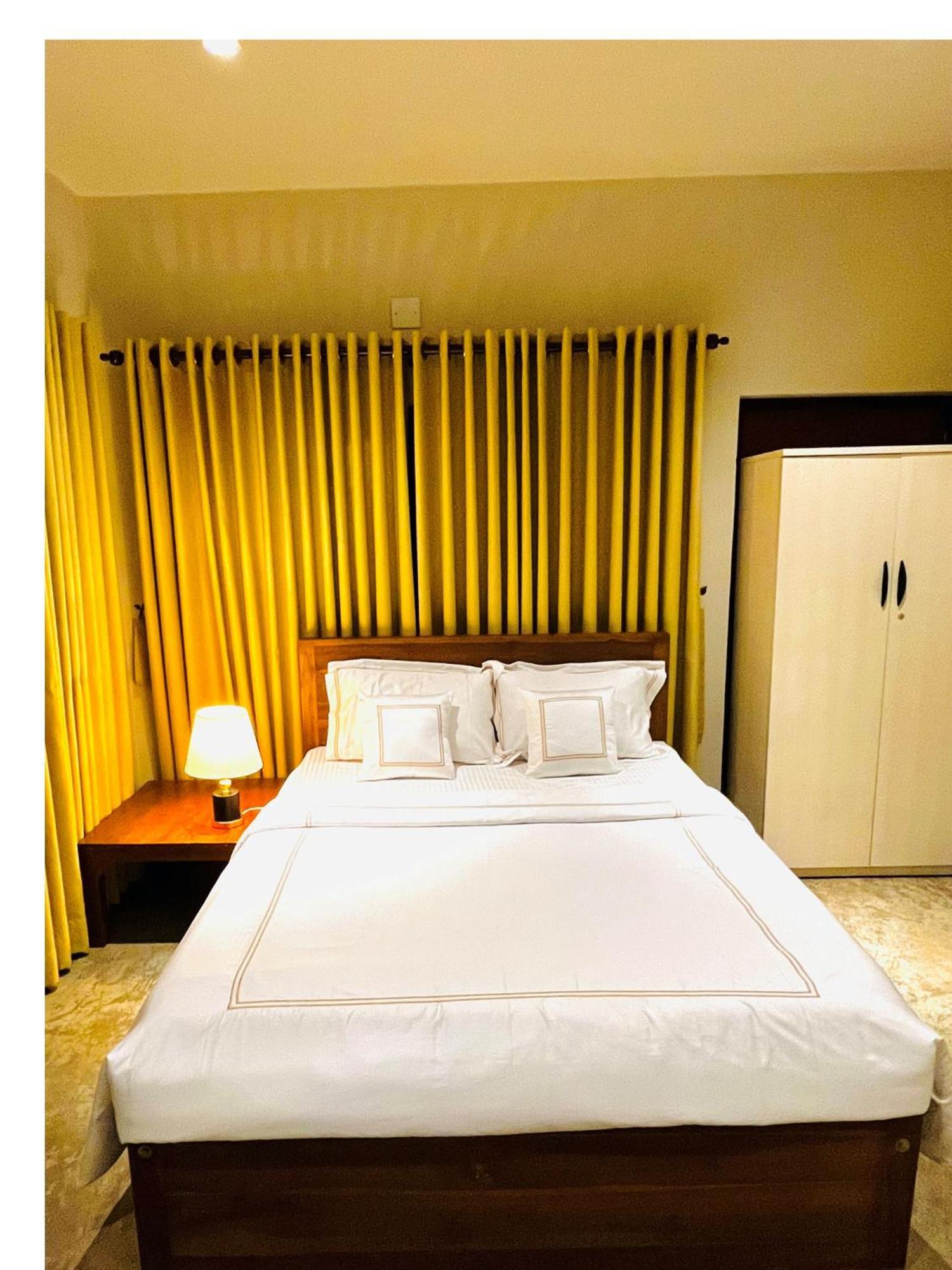 Ceylon Kingsmen Garden Hotel - Katunayake Negombo Kültér fotó