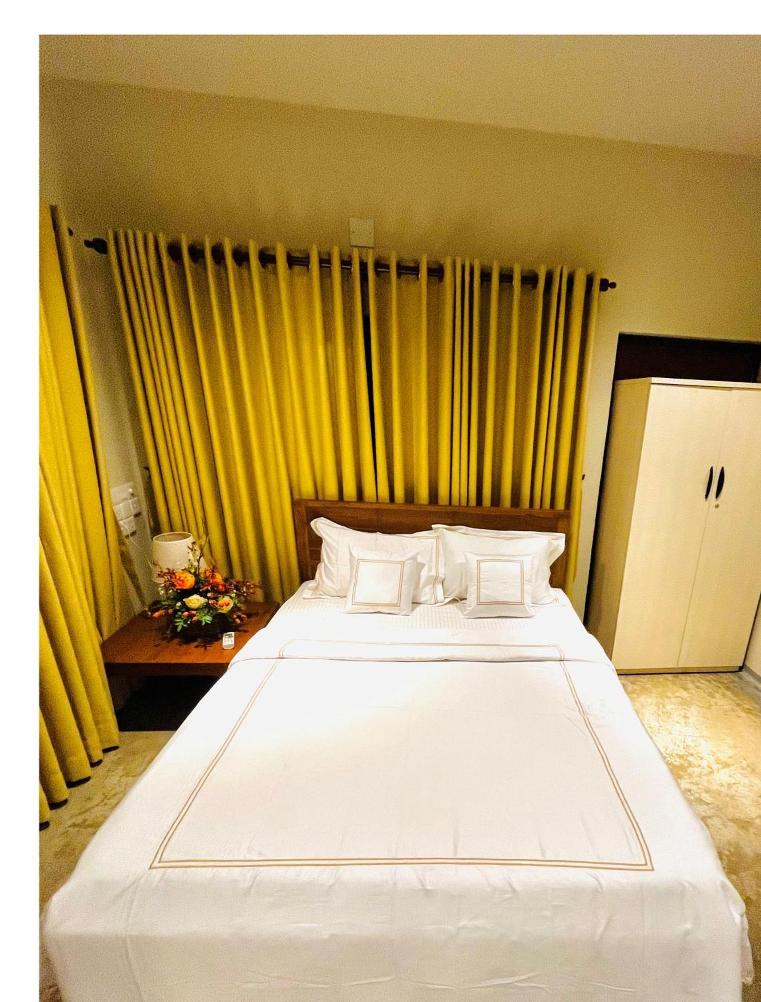 Ceylon Kingsmen Garden Hotel - Katunayake Negombo Kültér fotó