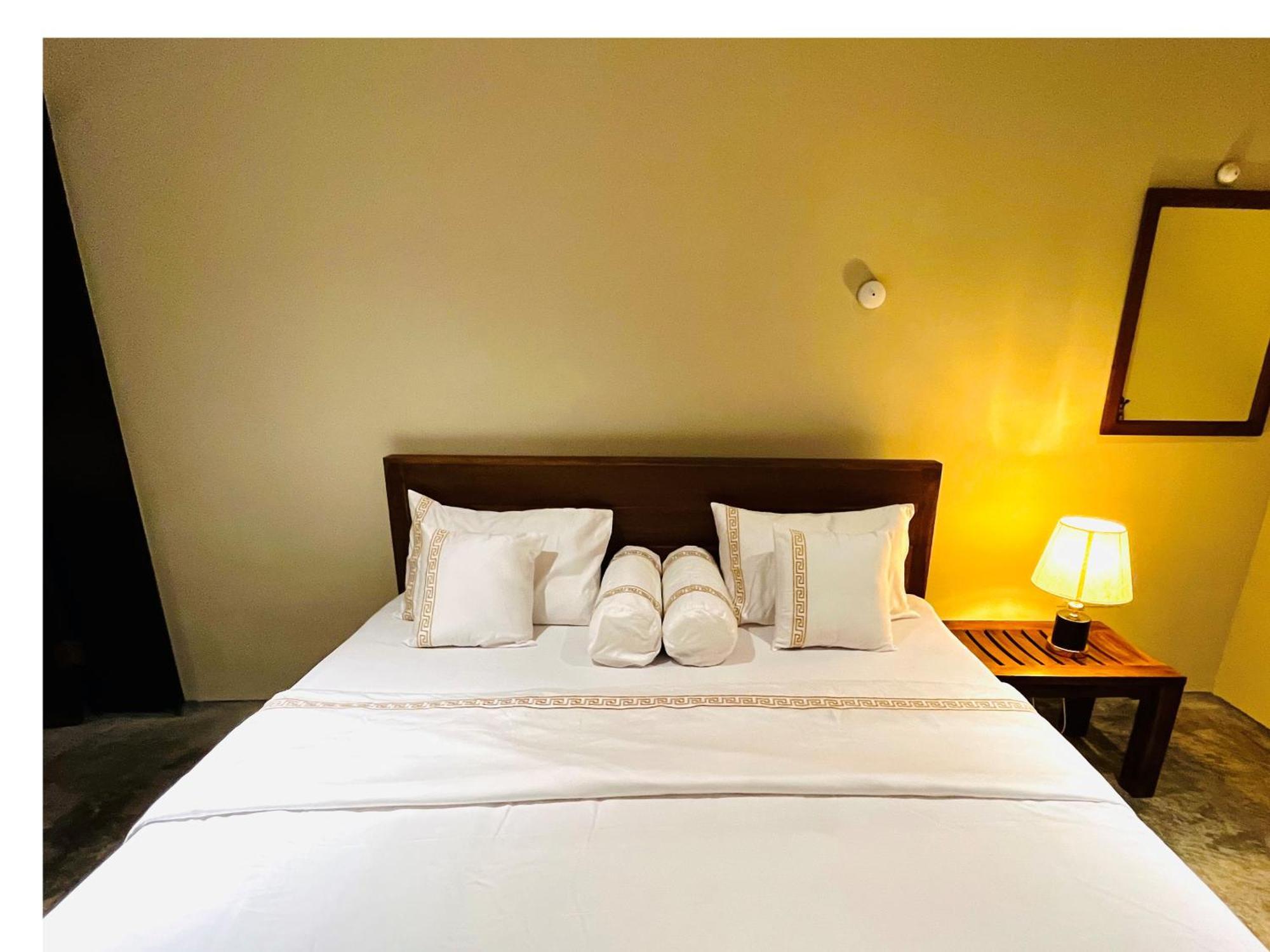 Ceylon Kingsmen Garden Hotel - Katunayake Negombo Kültér fotó