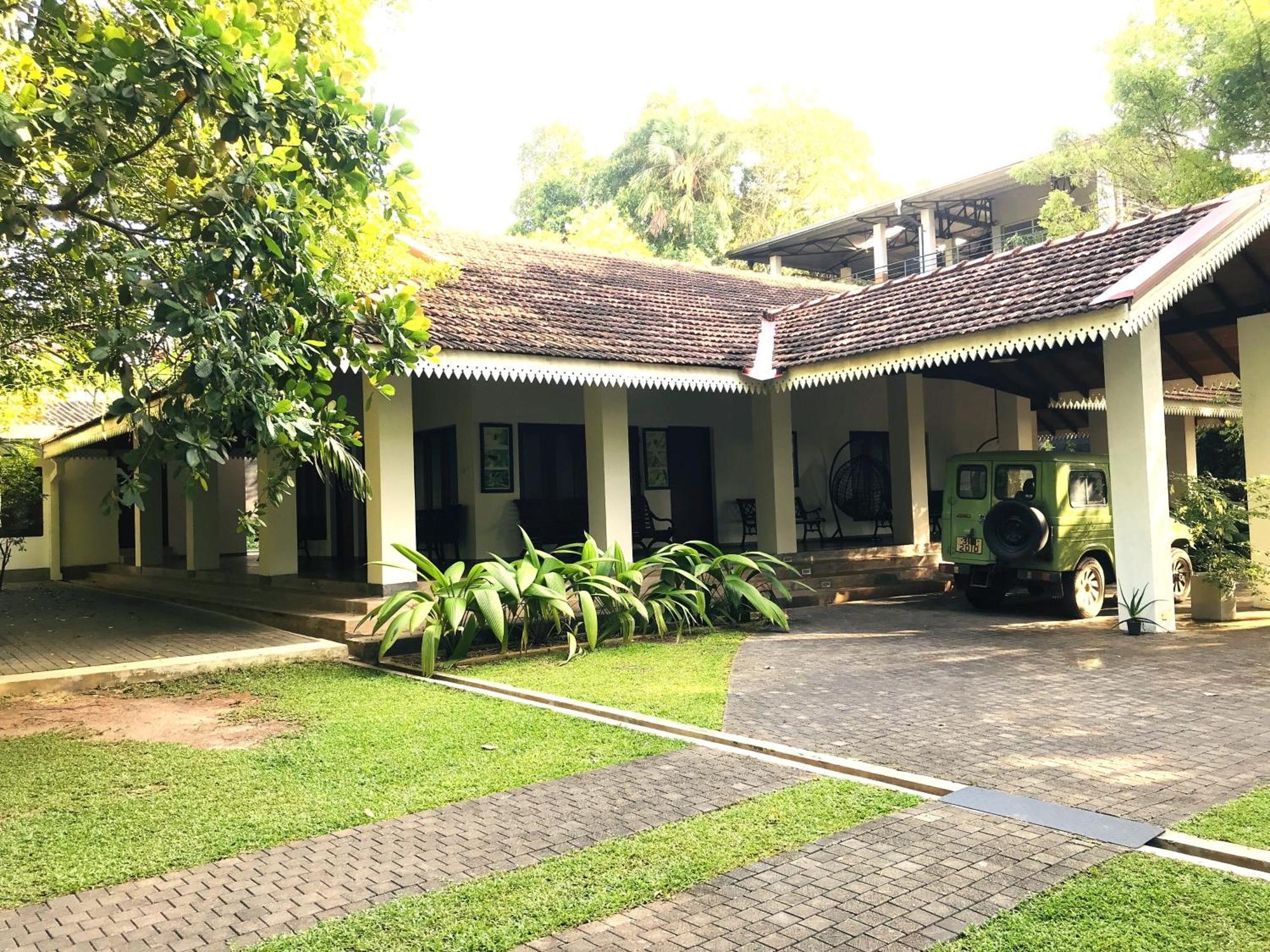 Ceylon Kingsmen Garden Hotel - Katunayake Negombo Kültér fotó