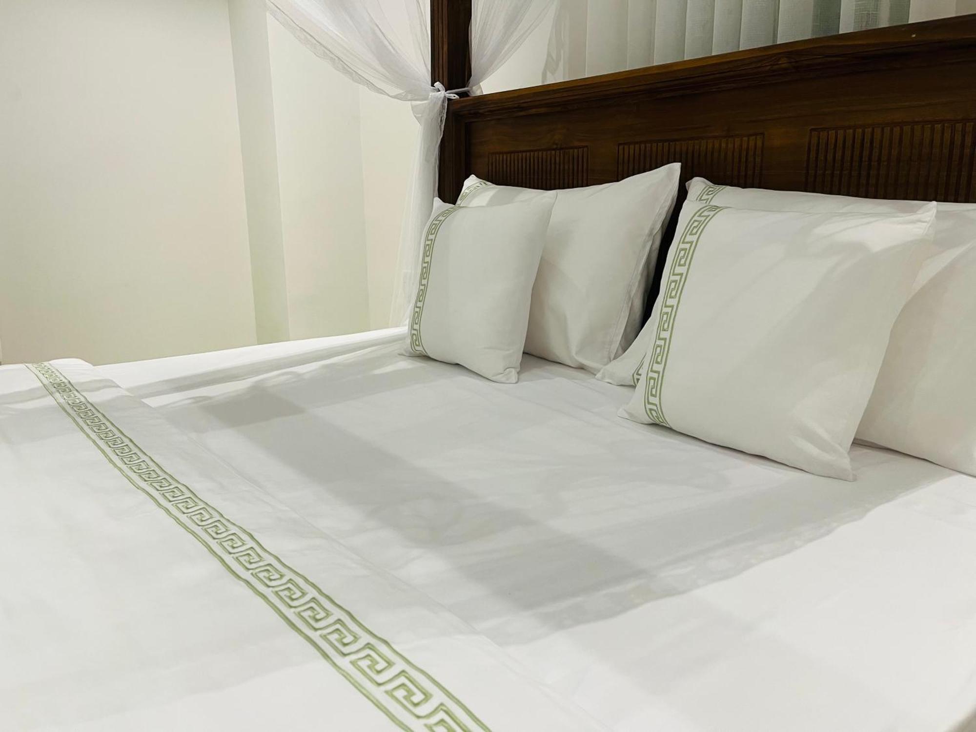 Ceylon Kingsmen Garden Hotel - Katunayake Negombo Kültér fotó