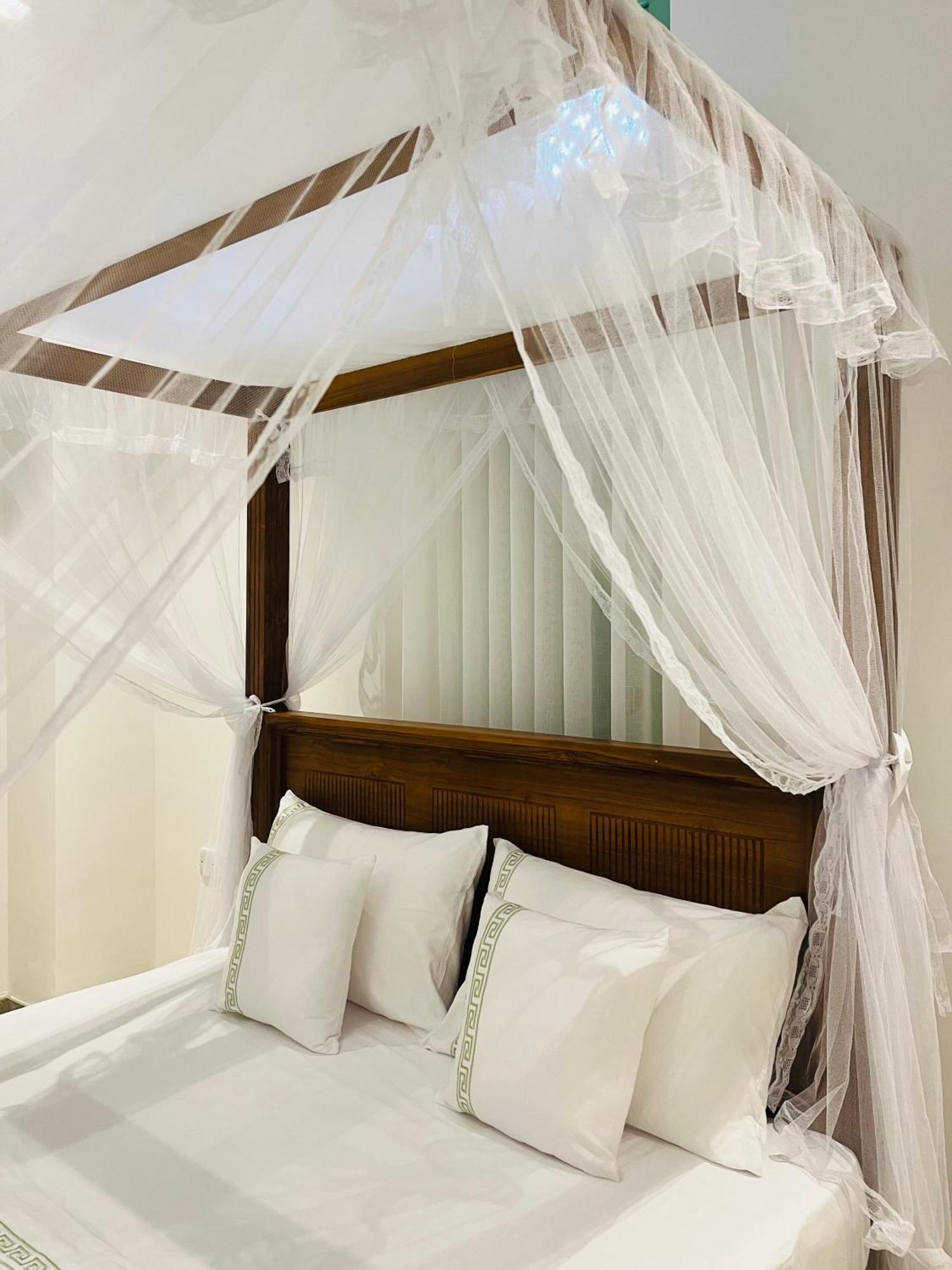Ceylon Kingsmen Garden Hotel - Katunayake Negombo Kültér fotó