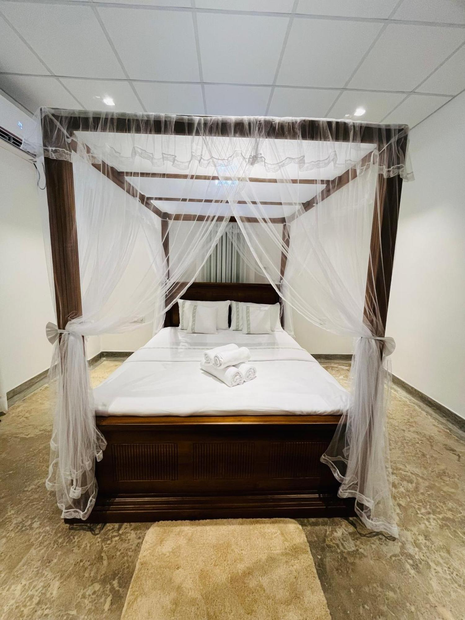 Ceylon Kingsmen Garden Hotel - Katunayake Negombo Kültér fotó