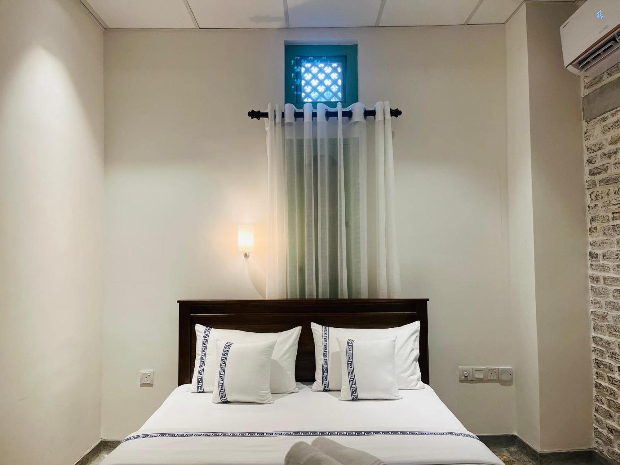 Ceylon Kingsmen Garden Hotel - Katunayake Negombo Kültér fotó
